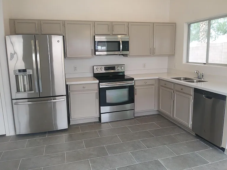 2874 W Muriel Dr — Photo 3