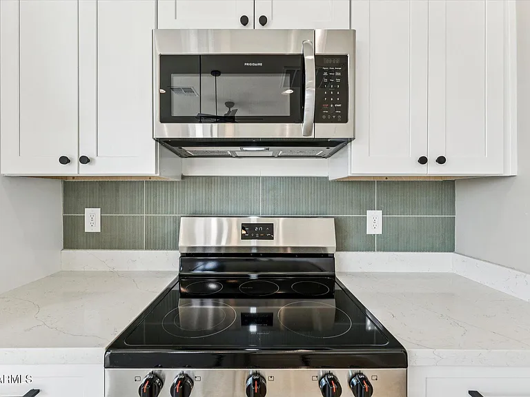 1725 W Sherman St #C — Photo 11