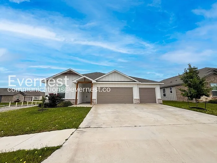 870 Freedom Cir — Photo 2