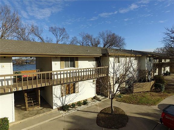 2nd image of 108 Harbor Dr Unit 203