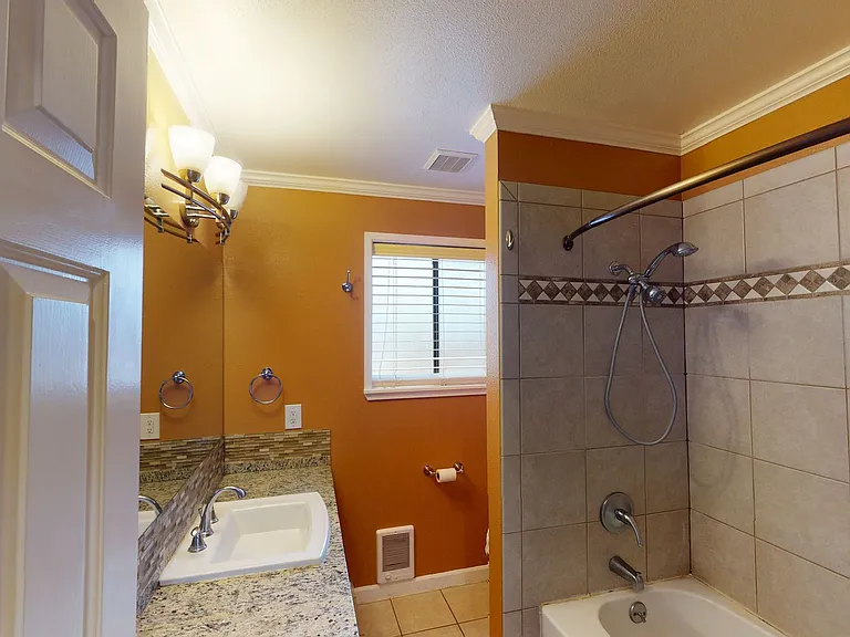 525 N Roosevelt St — Photo 14