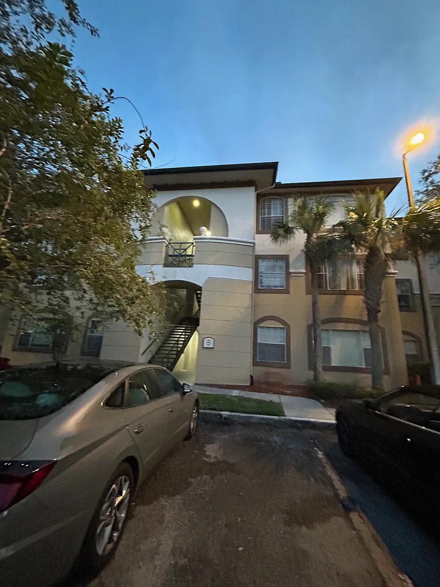 Photo 1 of 14 - 17101 Carrington Park Dr #411 - Tampa, FL Primary Photo - 17101 Carrington Park Dr #411