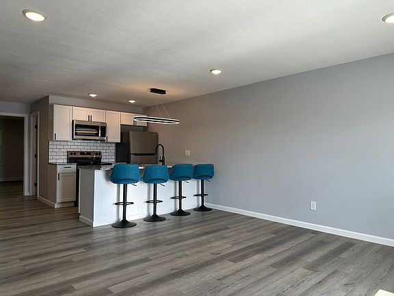 3rd image of 314 Oak St #17
