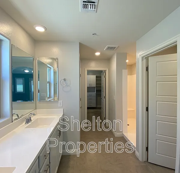 1721 N Marketside Ave — Photo 5