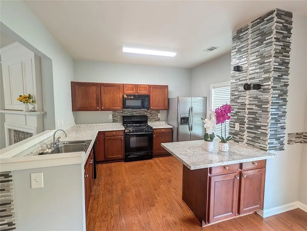 3 bed, 2.5 bath, 1386 sqft, $2,199 — Photo 4