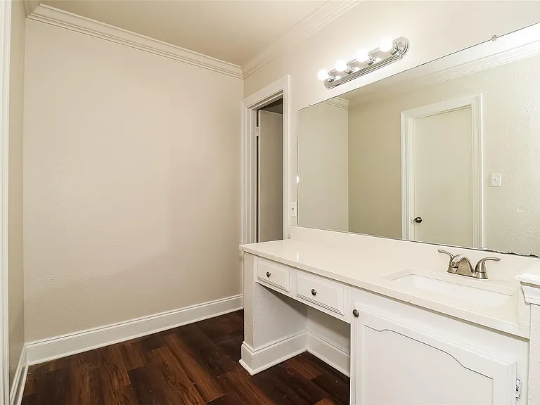 4204 Ireland Dr — Photo 12