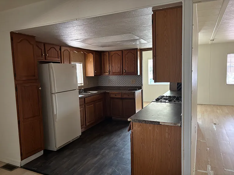 303 S Winterhaven — Photo 12
