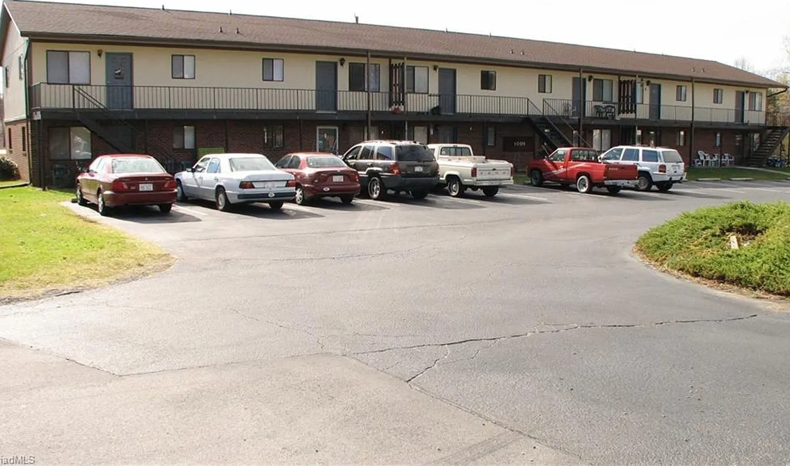 Courtyard Apartments | 1002 Salisbury Street Apt 6-B — Photo 2