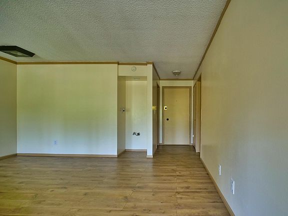 4th image of 5620 200th St SW APT A320