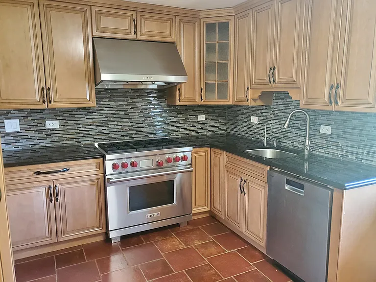 427 Justine Ave — Photo 5