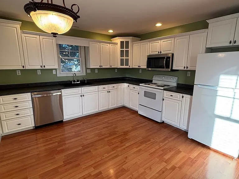 1305 Forest Ave — Photo 5