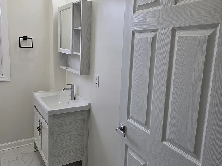 13 Vermont Ave — Photo 22