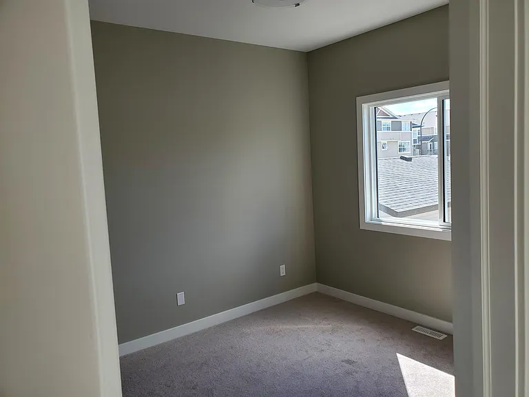 938 McFaull Mnr — Photo 5