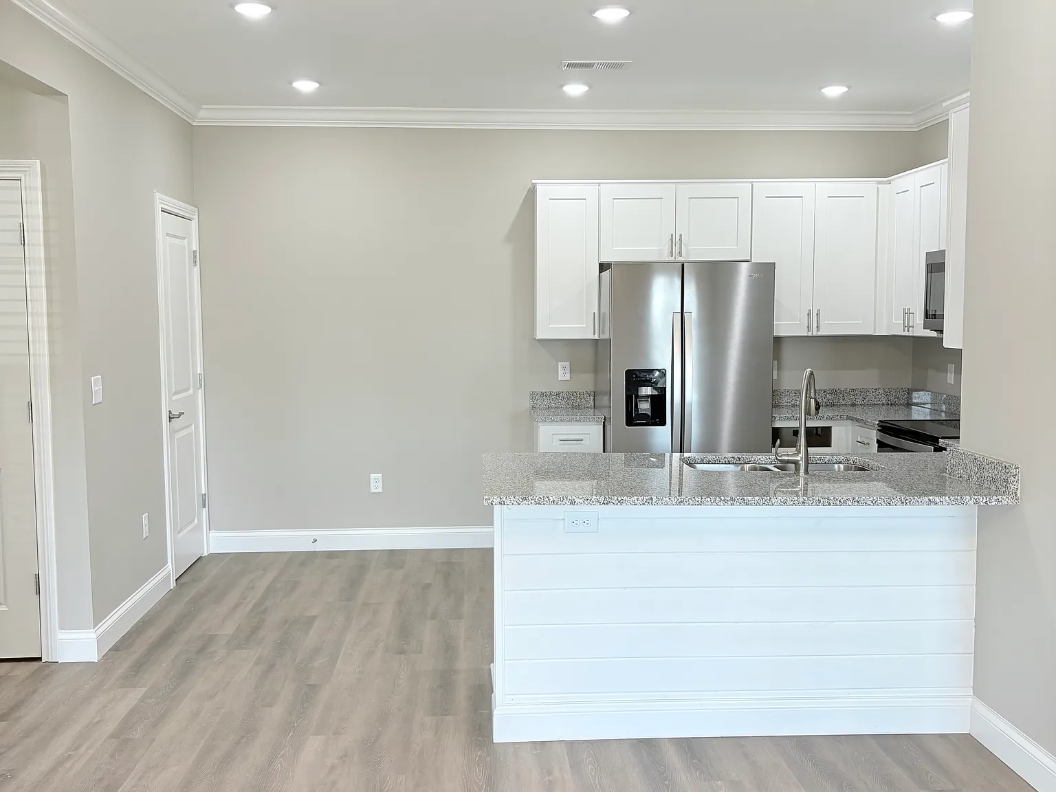 2 bed, $995 — Photo 3