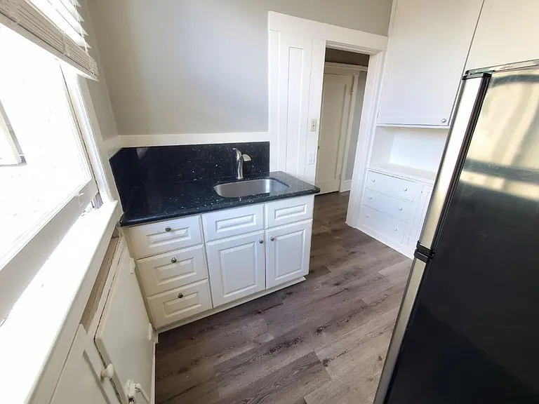 531 Hyde St #14 — Photo 9