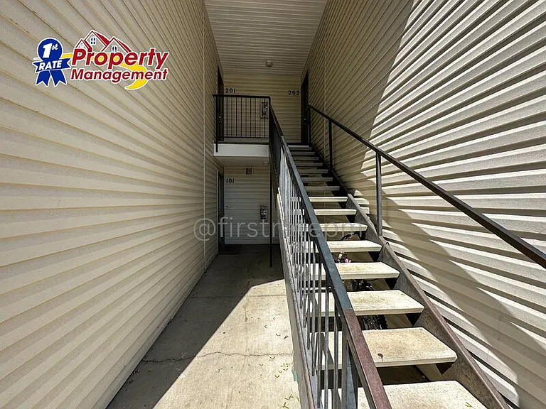 5843 W Clearview Ln #202 — Photo 2