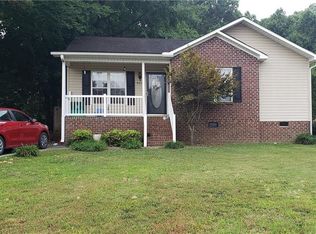 605 E Sunrise Ave, Thomasville, NC 27360
