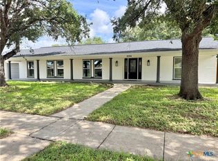 2704 E Loma Vista Ave, Victoria, TX 77901
