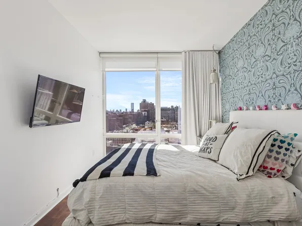 340 East 23rd Street 15A image 3 of 12
