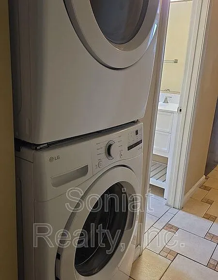 705 Felicity St — Photo 10