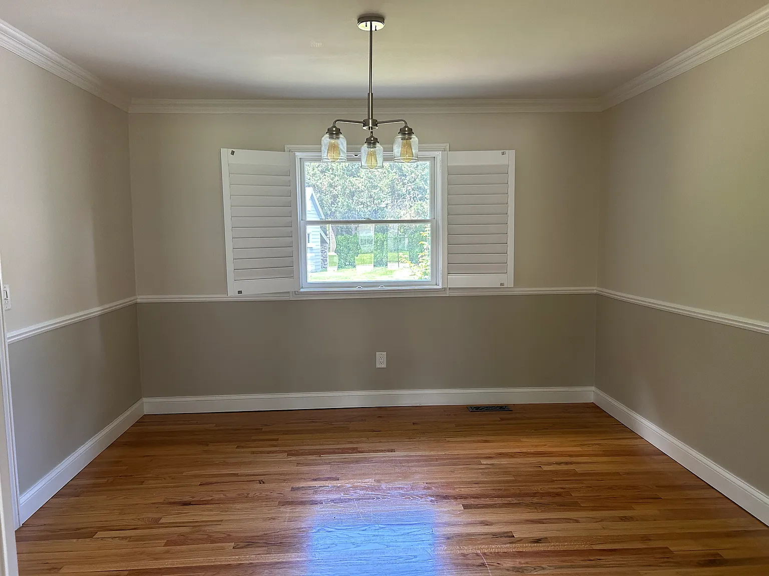 4 bed, 2342 sqft, $4,300 — Photo 4