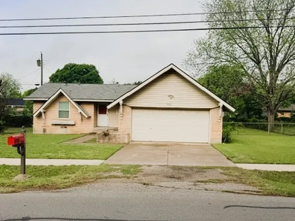 1421 N 9th St, Midlothian, TX 76065