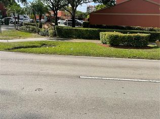 10313 Greenhouse Rd, Hollywood, FL 33026