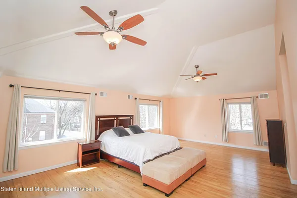 Sold by Remax Edge | media 29
