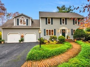 12 Townside Ln, Walpole, MA 02081