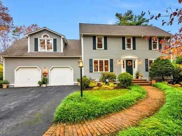 12 Townside Ln, Walpole, MA 02081