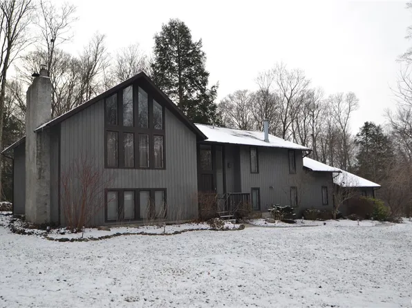 4308 Balcomb Mill Cir, Syracuse, NY 13215