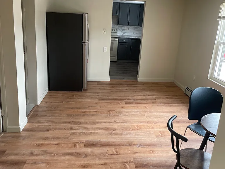 498 W Main St — Photo 8
