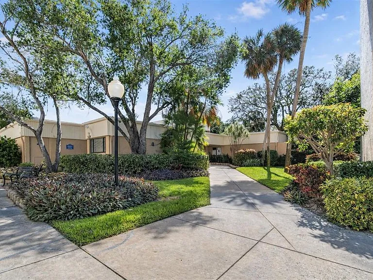 2616 Cove Cay Dr #402 — Photo 17