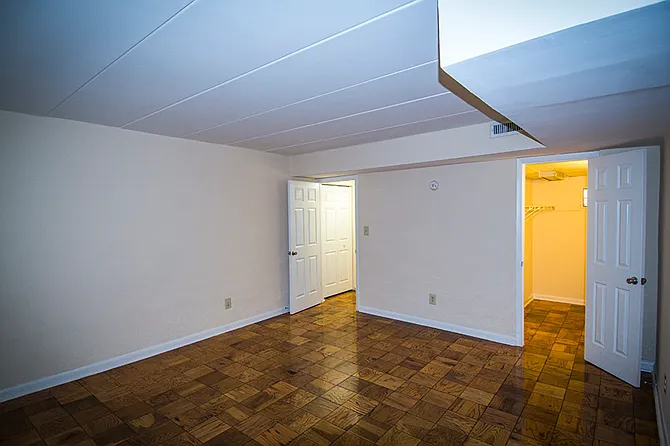 Ashley Apartments — Photo 52