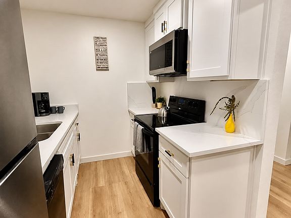 5th image of 5057 Ridglea Ln APT 1107
