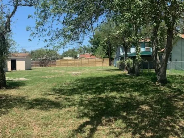 123 Palm St #B, Rockport, TX 78382