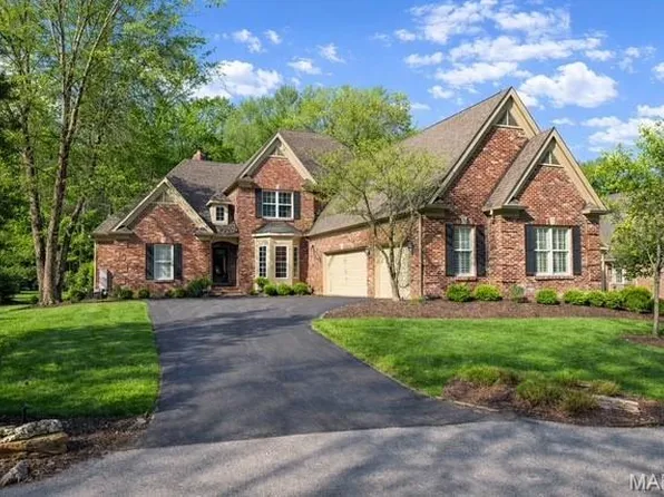 462 Hickory Trace Dr, Saint Albans, MO 63073