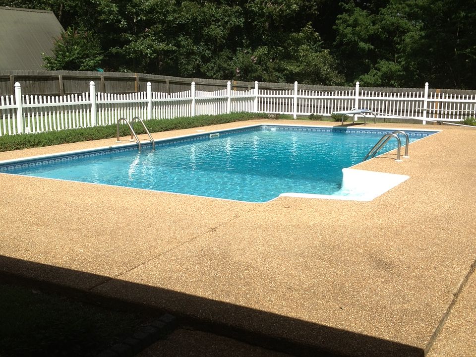 In ground swimming pool