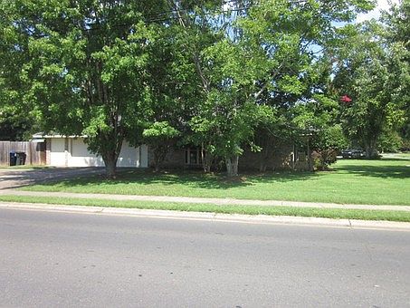 4th image of 500 Saint Clair Ave