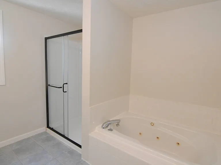 68 Georgetown Dr — Photo 16