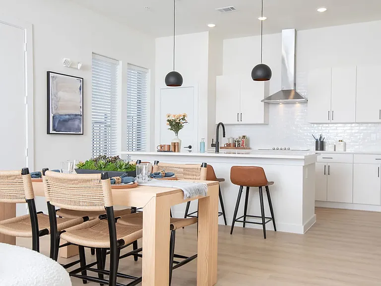 Magnolia Cir — Photo 1