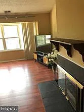 2 bed, 2.0 bath, 5400 sqft, $2,200 — Photo 3