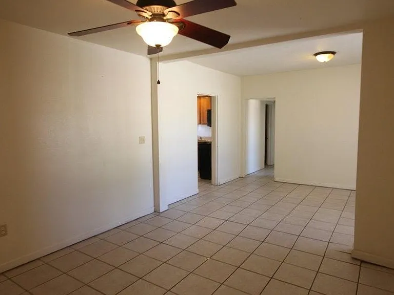 2425 N Mountain Ave #1 — Photo 11