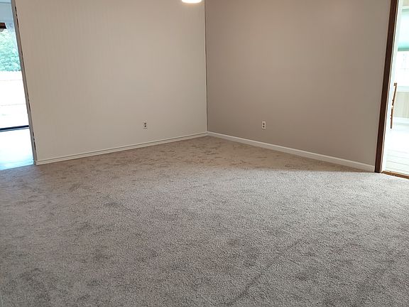 5th image of 1335 Windamere Rd