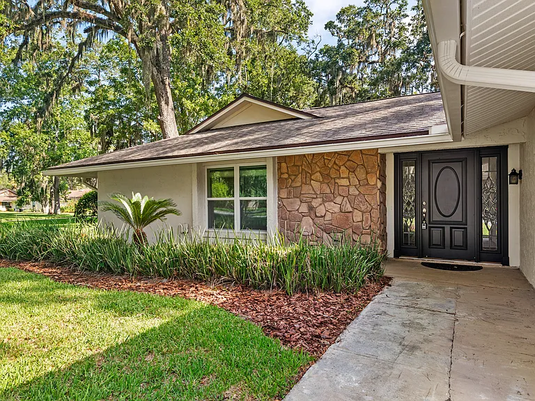 74 Sanchez Dr E — Photo 2