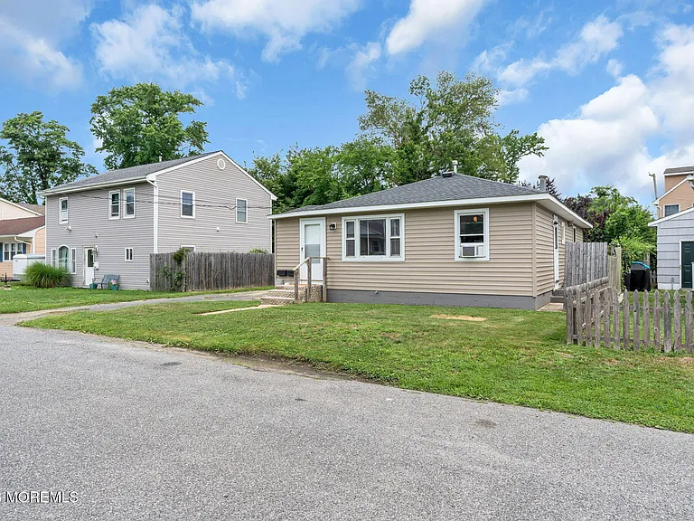 1218 Lister St — Photo 26