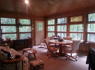 220 Robin Ct, Bushkill, PA 18324