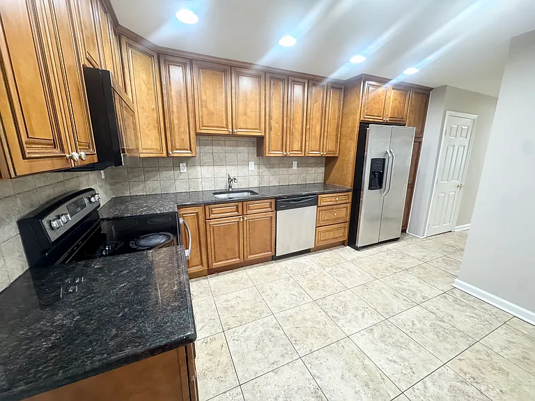 3510 Wallace St — Photo 16