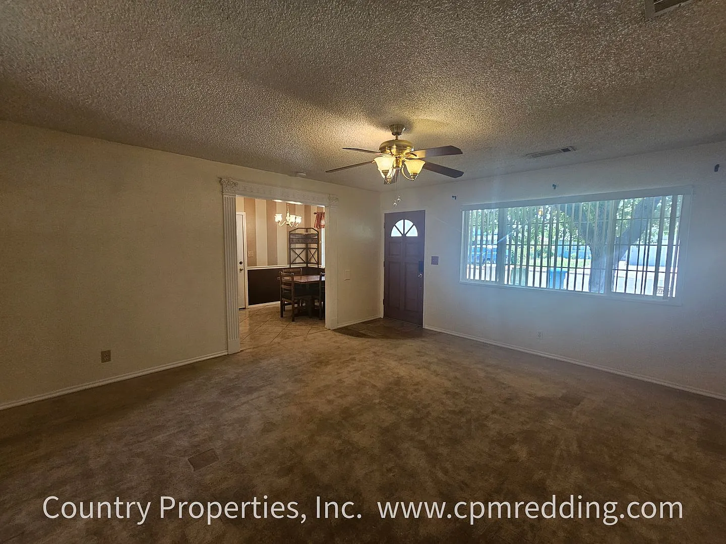 Super Cute House in East Redding With Attached Garage Available Now! — Photo 4