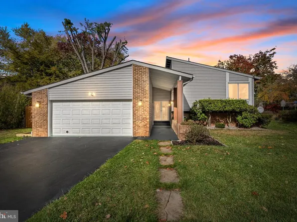 101 Hopeland Ln, Sterling, VA 20164